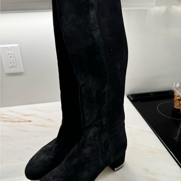 Micheal kors boots 2 inch heel - Picture 2 of 7